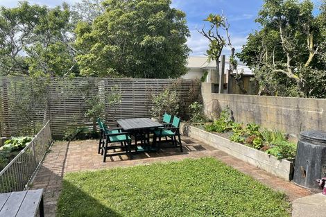 Photo of property in 3 Manley Terrace, Newtown, Wellington, 6021