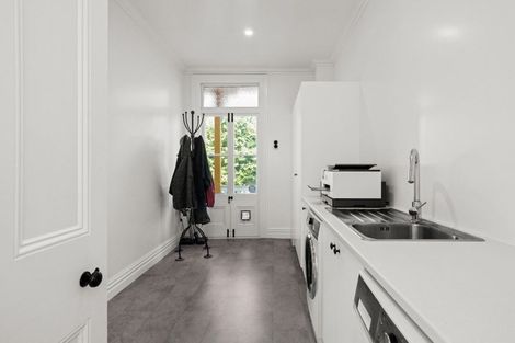 Photo of property in 15 Sealy Road, Bluff Hill, Napier, 4110