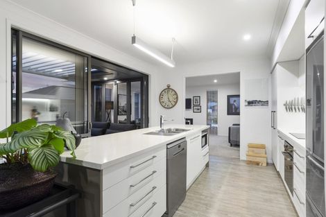 Photo of property in 298 Lakes Boulevard, Pyes Pa, Tauranga, 3112