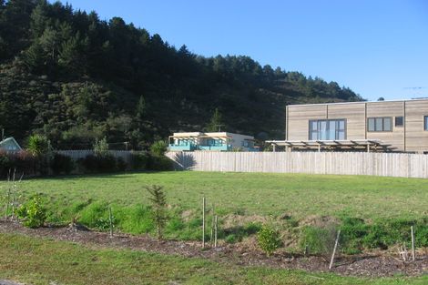 Photo of property in 104 Pacific Parade, Matarangi, Whitianga, 3592