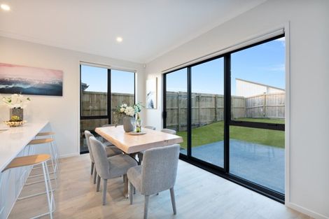 Photo of property in 27 Morus Road, Massey, Auckland, 0614