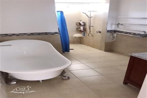 Photo of property in 35a Bradbury Road, Botany Downs, Auckland, 2010