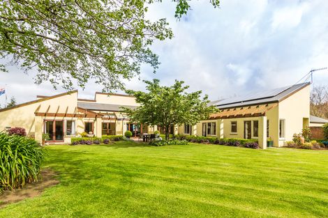 Photo of property in 280 Gillespie Place, Acacia Bay, Taupo, 3385