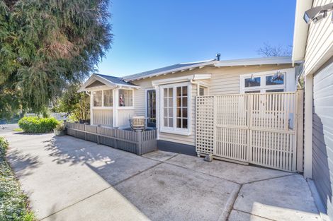 Photo of property in 92 Martin Avenue, Beckenham, Christchurch, 8023