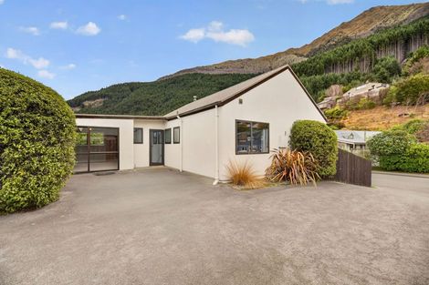 Photo of property in 6a Watts Road, Fernhill, Queenstown, 9300