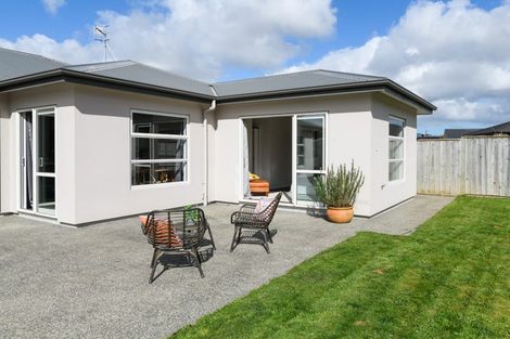 Photo of property in 15 Coutts Way, Fitzherbert, Palmerston North, 4410