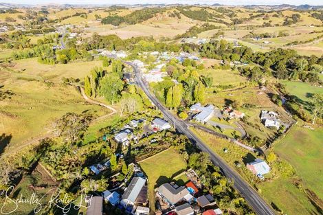 Photo of property in 10 Skelton Crescent, Paparoa, 0571