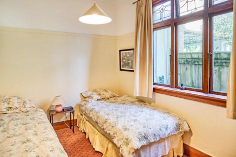 Photo of property in 35 Marine Parade, Eastbourne, Lower Hutt, 5013