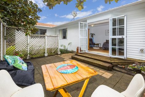 Photo of property in 23 Omaha Grove, Totara Park, Upper Hutt, 5018