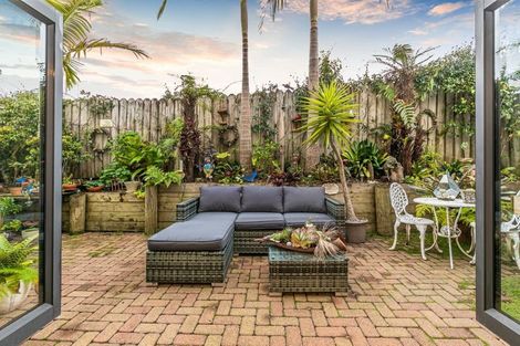 Photo of property in 5/102 Greenhithe Road, Greenhithe, Auckland, 0632