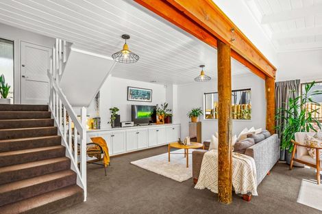 Photo of property in 7 Mahuta Grove, Northcote, Auckland, 0627