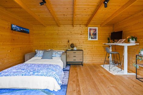 Photo of property in 7 Mahuta Grove, Northcote, Auckland, 0627