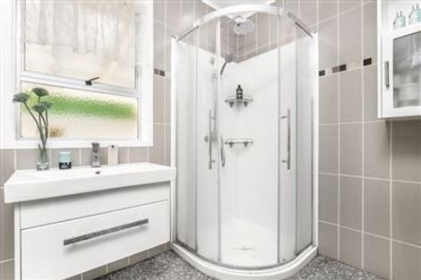 Photo of property in 1/7 Malters Place, Browns Bay, Auckland, 0630