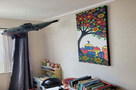 Photo of property in 19 Titchener Street, New Lynn, Auckland, 0600