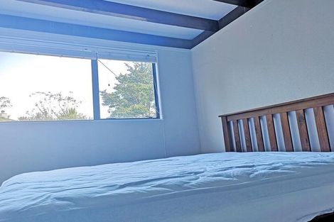 Photo of property in 2/52 Heathcote Road, Castor Bay, Auckland, 0620