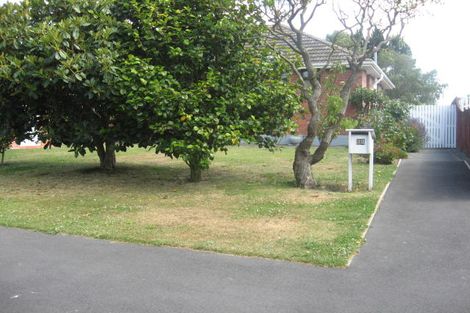 Photo of property in 32 Auburn Avenue, Upper Riccarton, Christchurch, 8041