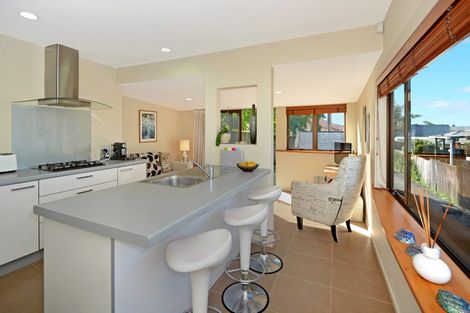 Photo of property in 1/90 Target Road, Totara Vale, Auckland, 0629