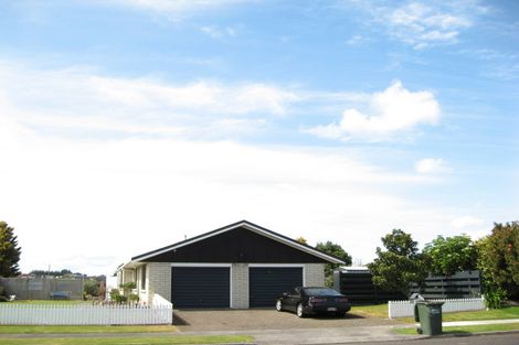 Photo of property in 50 Heta Road, Highlands Park, New Plymouth, 4312