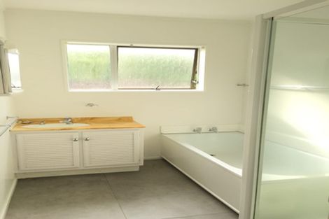 Photo of property in 2/127 Stapleford Crescent, Browns Bay, Auckland, 0630