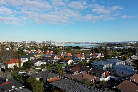 Photo of property in 3 Burns Avenue, Takapuna, Auckland, 0622