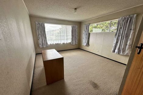 Photo of property in 1 Bishops Glen, Tawa, Wellington, 5028