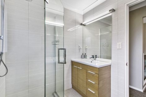 Photo of property in 62 Lagoon Way, West Harbour, Auckland, 0618