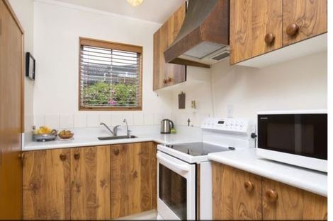 Photo of property in 2/3 Benygloe Place, Highland Park, Auckland, 2010