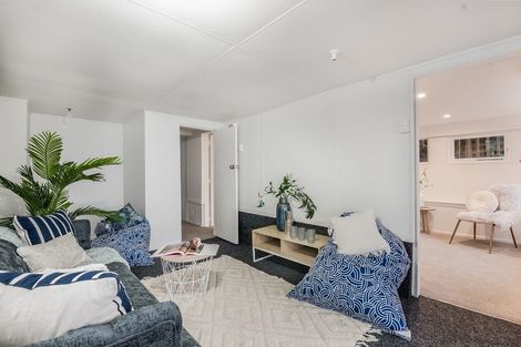 Photo of property in 119 Ruskin Road, Newlands, Wellington, 6037