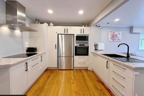 Photo of property in 32 Felgrove Street, Glendene, Auckland, 0602