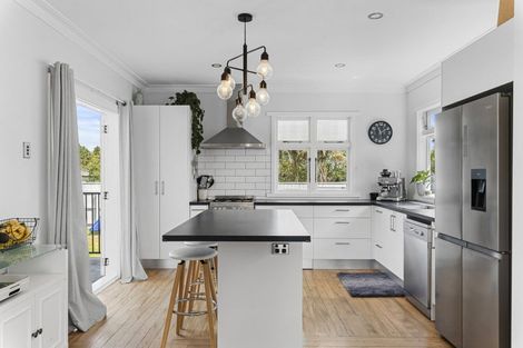 Photo of property in 130 Seaview Road, Westown, New Plymouth, 4310