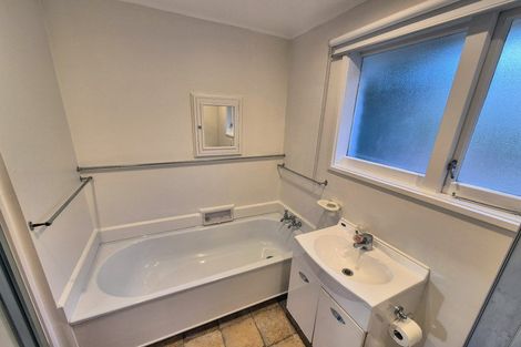 Photo of property in 2/97 Cockayne Road, Khandallah, Wellington, 6035