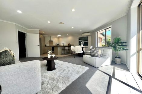 Photo of property in 5 Sunvista Avenue, Oteha, Auckland, 0632