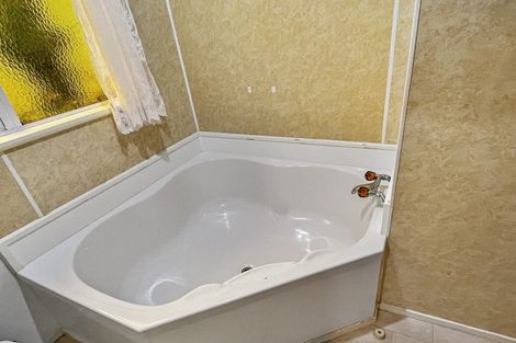 Photo of property in 17 Epping Place, Richmond Heights, Taupo, 3330