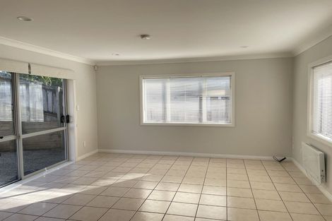 Photo of property in 3 Trelawn Place, Cockle Bay, Auckland, 2014