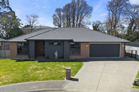 Photo of property in 5 Angus Place, Carterton, 5713