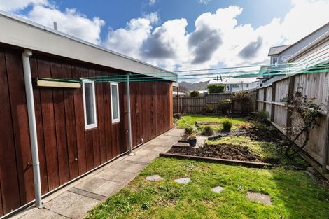 Photo of property in 39 Lucknow Terrace, Khandallah, Wellington, 6035