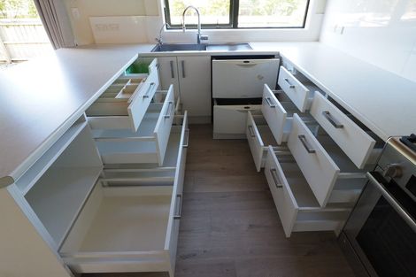 Photo of property in 9 Graven Court, Henderson, Auckland, 0612