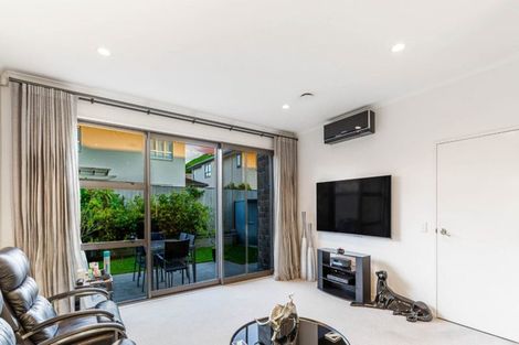 Photo of property in 16 Purchas Hill Drive, Stonefields, Auckland, 1072