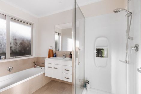 Photo of property in 31 Fairfax Crescent, Pyes Pa, Tauranga, 3112