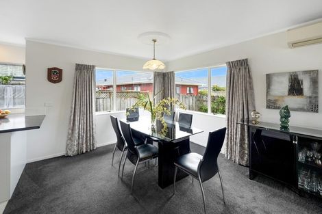 Photo of property in 2/5 Headcorn Place, Botany Downs, Auckland, 2010