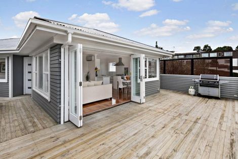 Photo of property in 16 Hadfield Street, Beach Haven, Auckland, 0626