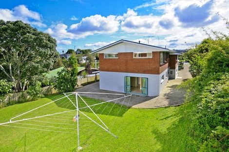 Photo of property in 121 Beach Haven Road, Beach Haven, Auckland, 0626