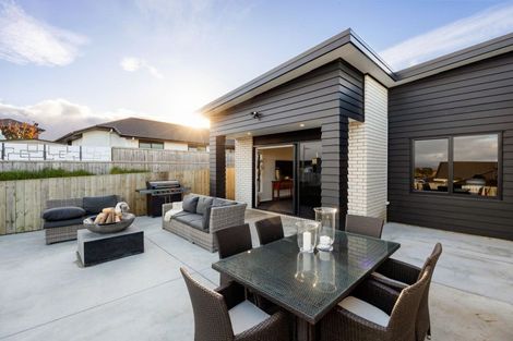 Photo of property in 10 Kapua Crescent, Rototuna North, Hamilton, 3210