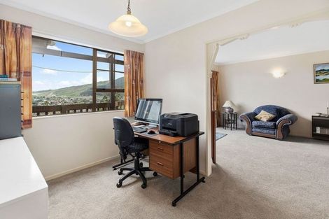 Photo of property in 35 Fyvie Avenue, Tawa, Wellington, 5028