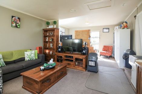 Photo of property in 12 Burrows Place, Frankton, Hamilton, 3204