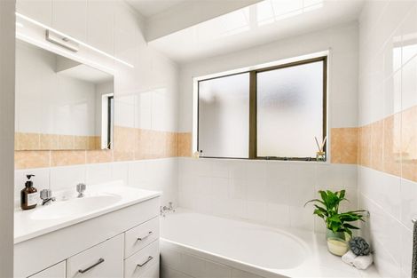 Photo of property in 2/28 Royal Road, Massey, Auckland, 0614