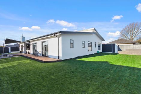 Photo of property in 16 Little Oaks Drive, Yaldhurst, Christchurch, 8042