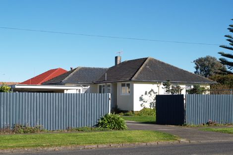 Photo of property in 2 Henwood Road, Mangere East, Auckland, 2024