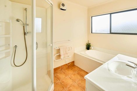 Photo of property in 7 Lorna Irene Drive, Raumati South, Paraparaumu, 5032