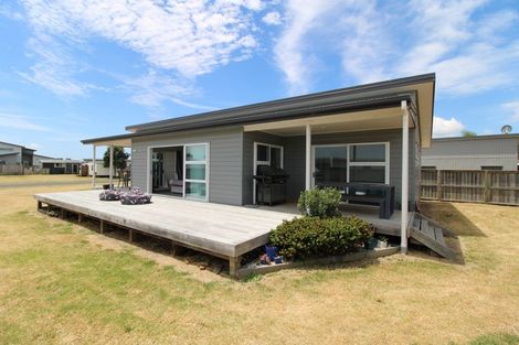 Photo of property in 124 Rangiora Crescent, Matarangi, Whitianga, 3592